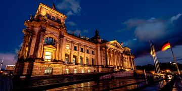 berlin reichstag at night